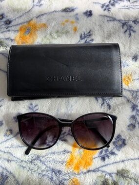 Authentic CHANEL 5278 Sunglasses Black Butterfly Frame w/ Case, Cloth and Box